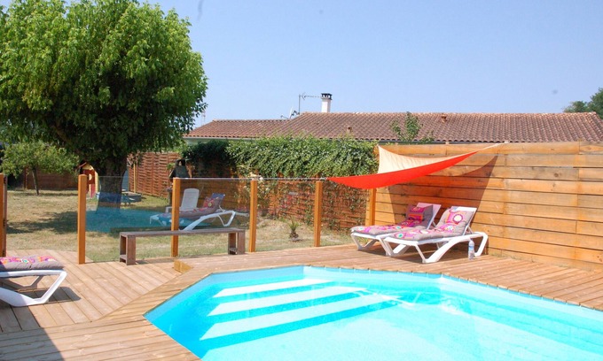 Saint-Medard-d'Eyrans House | Air-conditioned house with swimming pool and large garden near vineyards 15min Bordeaux