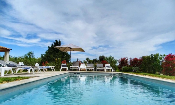 Lacoste Villa | Air condioned villa in Lacoste, big garden, view Luberon, heated pool