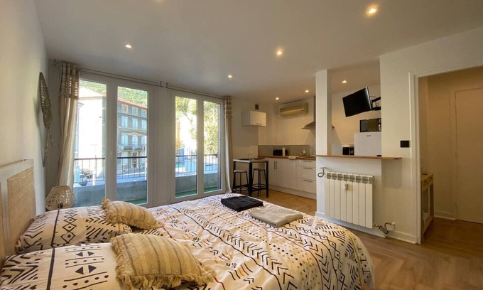 Tournon-sur-Rhone Apartment | Air-conditioned studio near town center in Tournon sûr Rhône