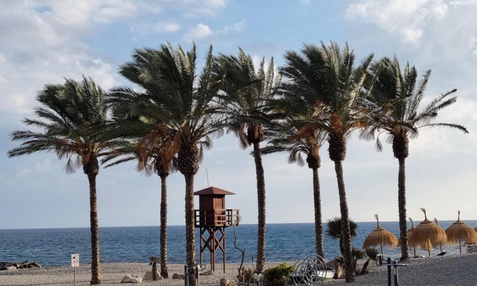 Castell de Ferro Apartment | Air-conditioned apartment 30 metres from the beach