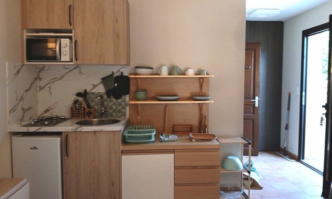 Sisco Apartment | Air-conditioned 20m2 studio with swimming pool and free parking, equipped for PMR.