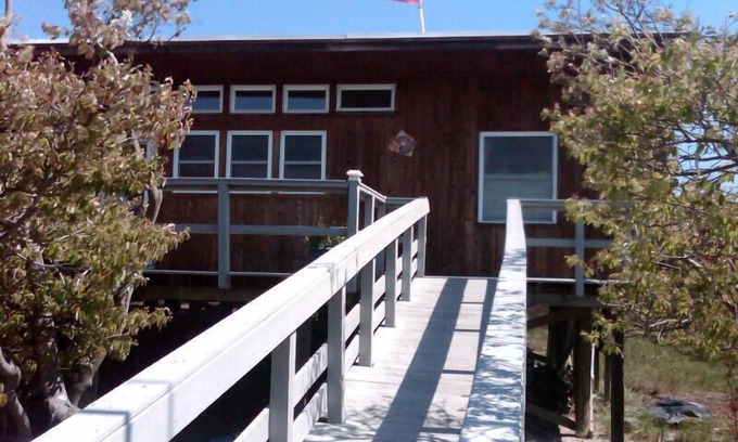 Davis Park House | AIR CONDITIONED 4 Bed/2 Bath Beach House