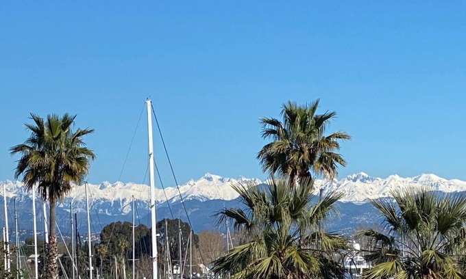 Antibes City Centre Apartment | Air-conditioned apartment near Antibes port and old town