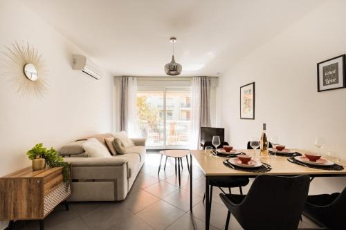 Garches Apartment | Air conditioned apartment, 3 min walk to the beaches, Garage