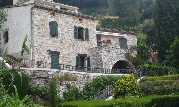 Mont Boron Apartment | Air-conditioned apartment in villa, with closed private parking in front