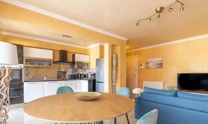 Nice City Centre Apartment | Air-conditioned apartment with terrace sea view