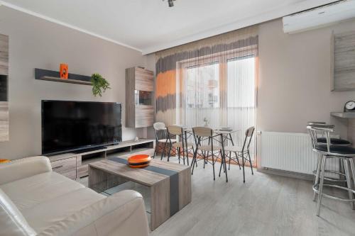 Stare Miasto District Apartment | Air-conditioned Apartment in Poznań with Parking by Noclegi Renters