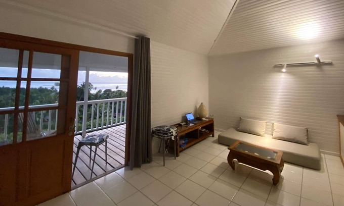 Teahupoo House | Air-conditioned bungalow with stunning views and swimming pool