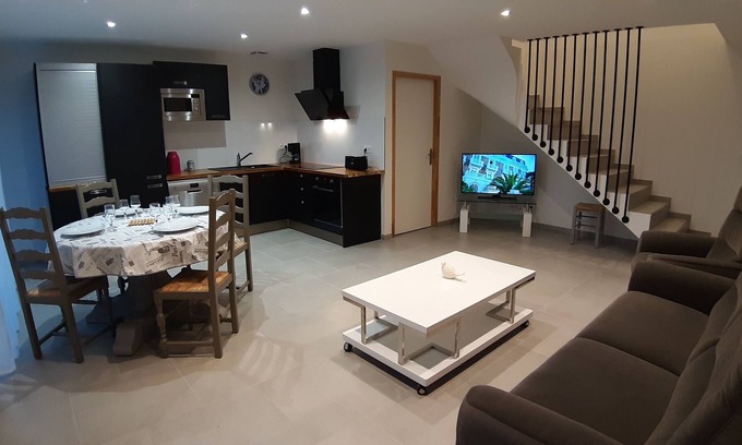 Othis Apartment | Air-conditioned cottage 4 people / 3 bedrooms: Asterix / MerdeSable / A1 / Paris / RoissyCDG NEUF
