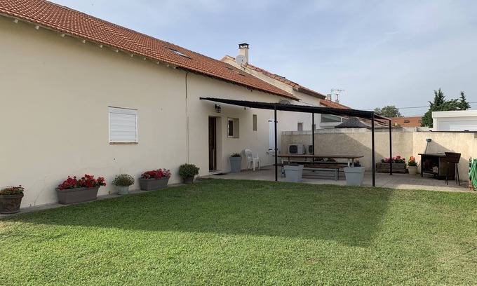 Salin-de-Giraud House | Air-conditioned family home in Camargue with garden and WiFi