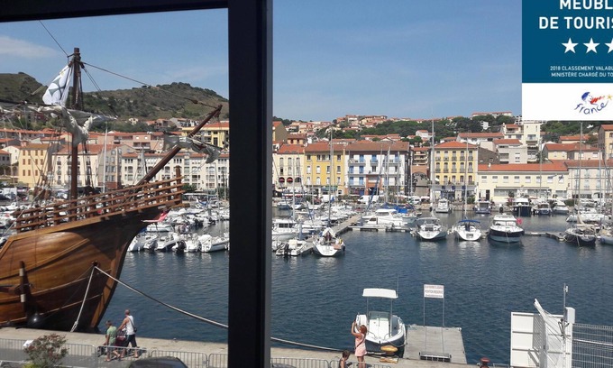 Port-Vendres Apartment | Air-conditioned furnished holiday home + parking lot opposite PORT-VENDRES marina