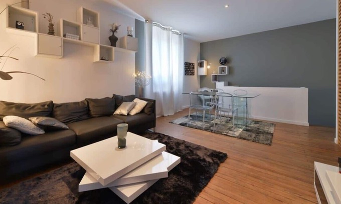 Cauderan House | Air-Conditioned Furnished Townhouse With 2 Bedrooms
