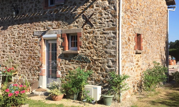 Touvois Cottage | AIR CONDITIONED Gîtes DE LA HAUTE RUE 25 MINUTES FROM THE AIRPORT, cab, car rental
