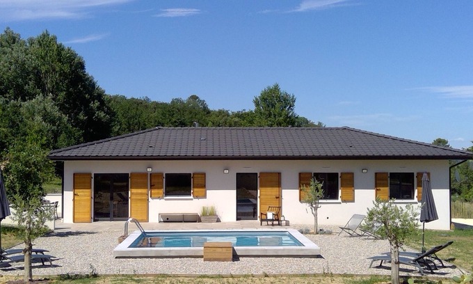 Aigueze House | AIR-CONDITIONED HOUSE IN AIGUEZE WITH SWIMMING POOL SLEEPS 2 TO 6 GORGES DE L' ARDECHE