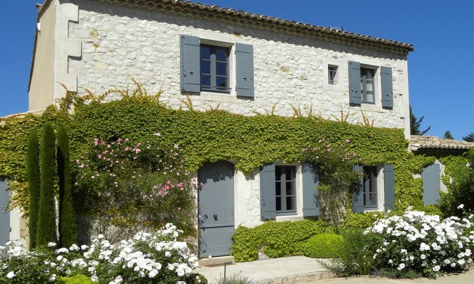 Paradou House | Air-conditioned house with heated pool