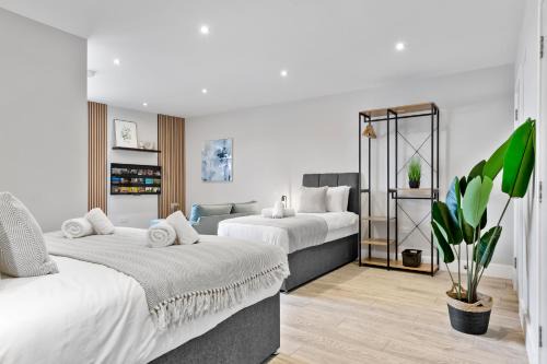 Southgate Green Apartment | Air-Conditioned Retreat, 20min to Central