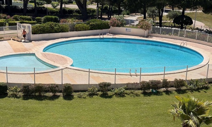 Le Grau-Du-Roi Apartment | Air-conditioned studio 30m² with pool 50m from the beach