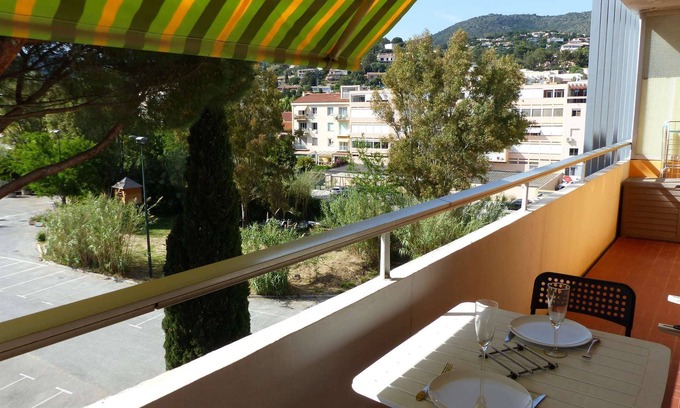 Le Lavandou Apartment | AIR-CONDITIONED STUDIO WITH GARAGE IN DOWNTOWN LAVANDOU