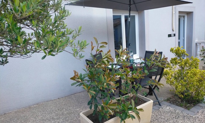 Ruoms Apartment | Air-conditioned T1 bis with terrace, swimming pool and secure parking.