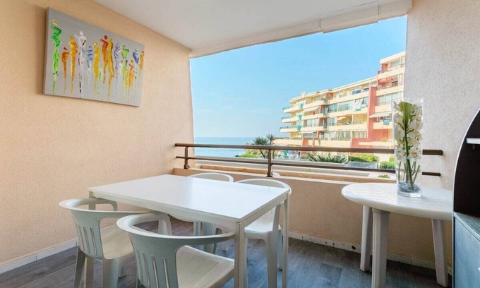 Montpellier Apartment | Air-conditioned T3 with pool and sea view