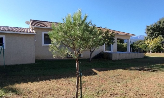 Ghisonaccia Villa | Air-conditioned VILLA 10 minutes' drive from the sea. Enclosed garden 1000m2 with trees