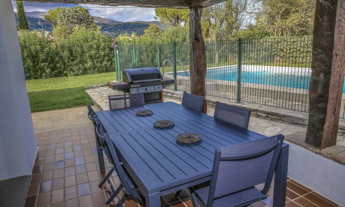 Peymeinade House | Air-conditioned villa with swimming pool in quiet residential area. Garden with trees.