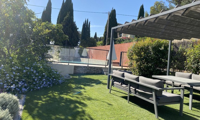 La Ciotat Villa | Air-conditioned villa-pool-lawn-bocce court