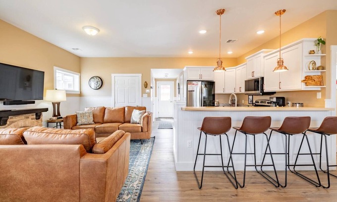 Anaconda Cottage | Air Conditioning, Sauna, Fire Pit, Dog Friendly
