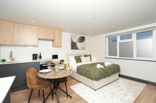 Friern Barnet Apartment | Air Conditioning, Studio in North London, Easy Transport