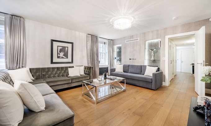 Covent Garden Apartment | Aircon 2 Bedr/3 Beds/2 Bath Covent Garden