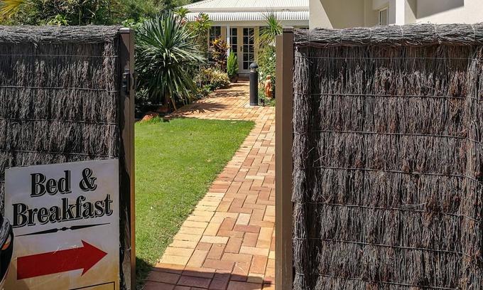Redcliffe Bed & Breakfast | Airport B&B