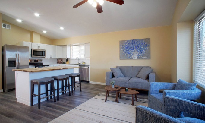 South Mountain House | Airport,Downtown,food,shopping,mountain views,WiFi