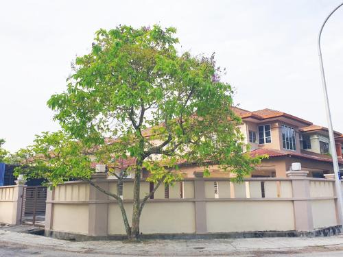 Shah Alam Villa | Airport Garden Stay #corner hoise 5 rooms #free wifi #parking #tv chanel