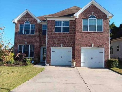 Union City House | Airport Home