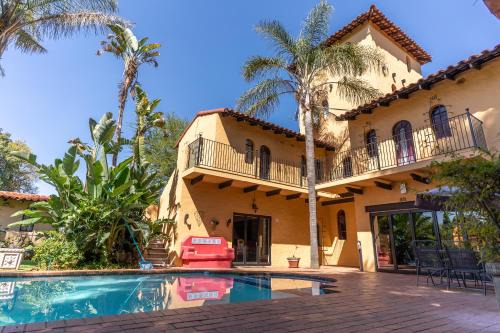 Kempton Park House | Airport Tower Lodge