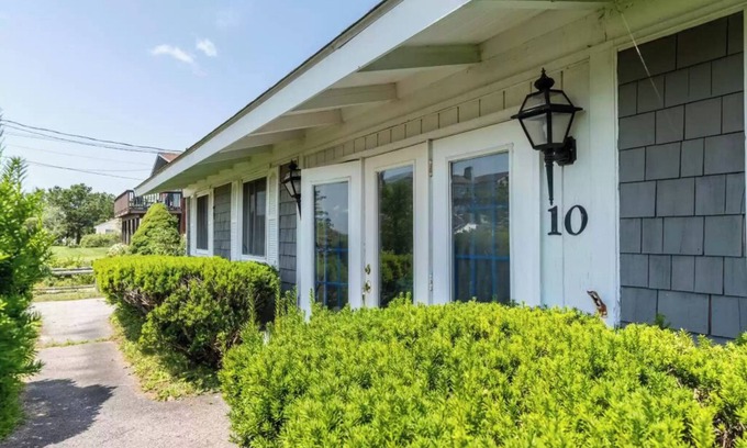 Scarborough Cottage | Airy beach cottage steps away from Pine Point Beach!