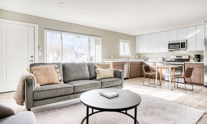 Campbell Apartment | Airy Campbell 1BR w/Gym, Pool & Hot Tub, walk to WF & TJ, by Blueground