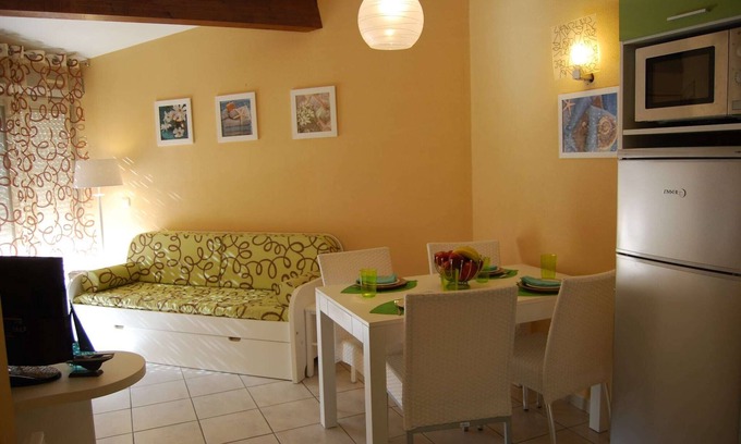 Saint-Cyprien Plage Apartment | Airy Getaway by the Sea