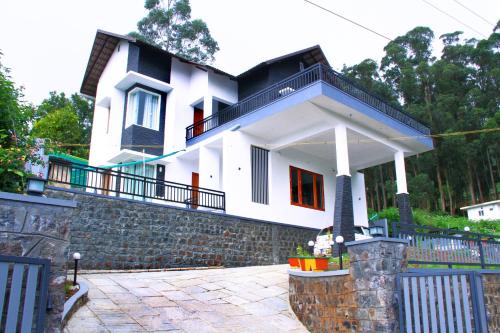 Ooty Apartment | Airy Homestay Ooty by Lexstays