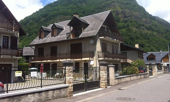 Bagneres-de-Luchon Apartment | airy light 2 bed with parking . ideal town base for walk/cycle/ski etc