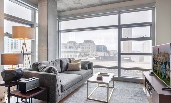 Downtown San Francisco Apartment | Airy Lower Nob Hill 2BR w/Roofdeck, BBQ, near Shops, by Blueground