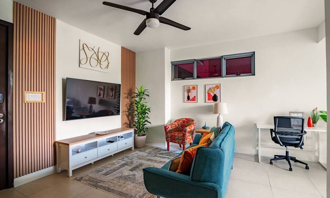 Saint Andrew Apartment | Airy modern apartment king bed w/pool