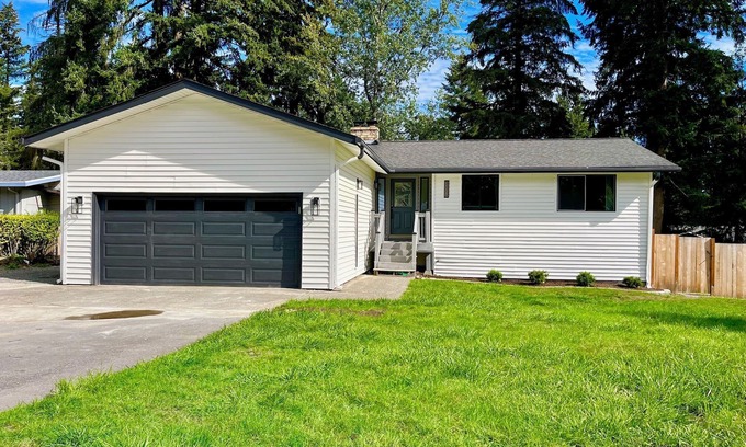 Black Diamond House | Airy Modern Farmhouse 5BR/3BA Oasis w/Fast Wi-Fi