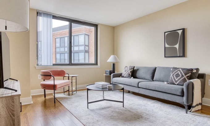 Mount Vernon Triangle Apartment | Airy Mount Vernon 2BR w/ W/D & Gym, near Chinatown, by Blueground