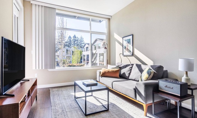 Mountain View Apartment | Airy Mountain View 2BR w/Gym, Pool, BBQ, walk to Caltrain, by Blueground