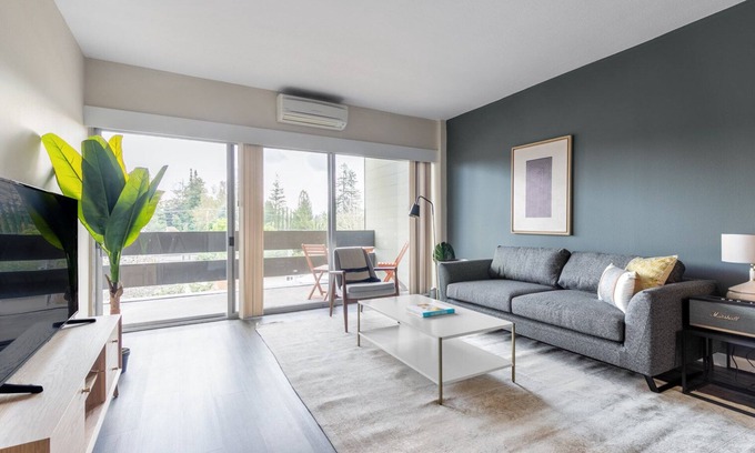 Palo Alto Apartment | Airy Palo Alto 1BR w/Pool, Fitness Center, nr. SU, by Blueground