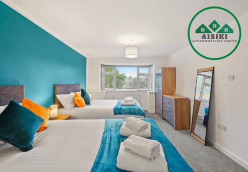 High Barnet Apartment | Aisiki Apartments at Barnet, Ground Floor, 2-Bedroom & 1-Bathroom, Pet Friendly Flat, Double Beds with Free Wi-Fi