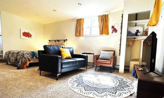 Downtown Anchorage Apartment | AK Artist Retreat: Scenic Trails & Tourist Spots