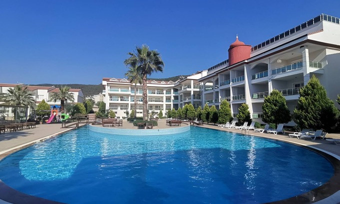 Akbuk Condo | AKBÜK PLACE Recıdance Otel olanakları sunan acık ve kapalı havuz möbleli