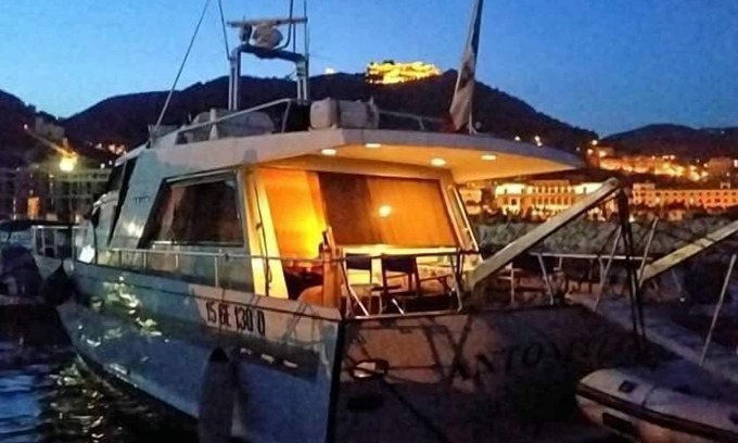 Salerno Boat Rental | Akhir Cruise Charter